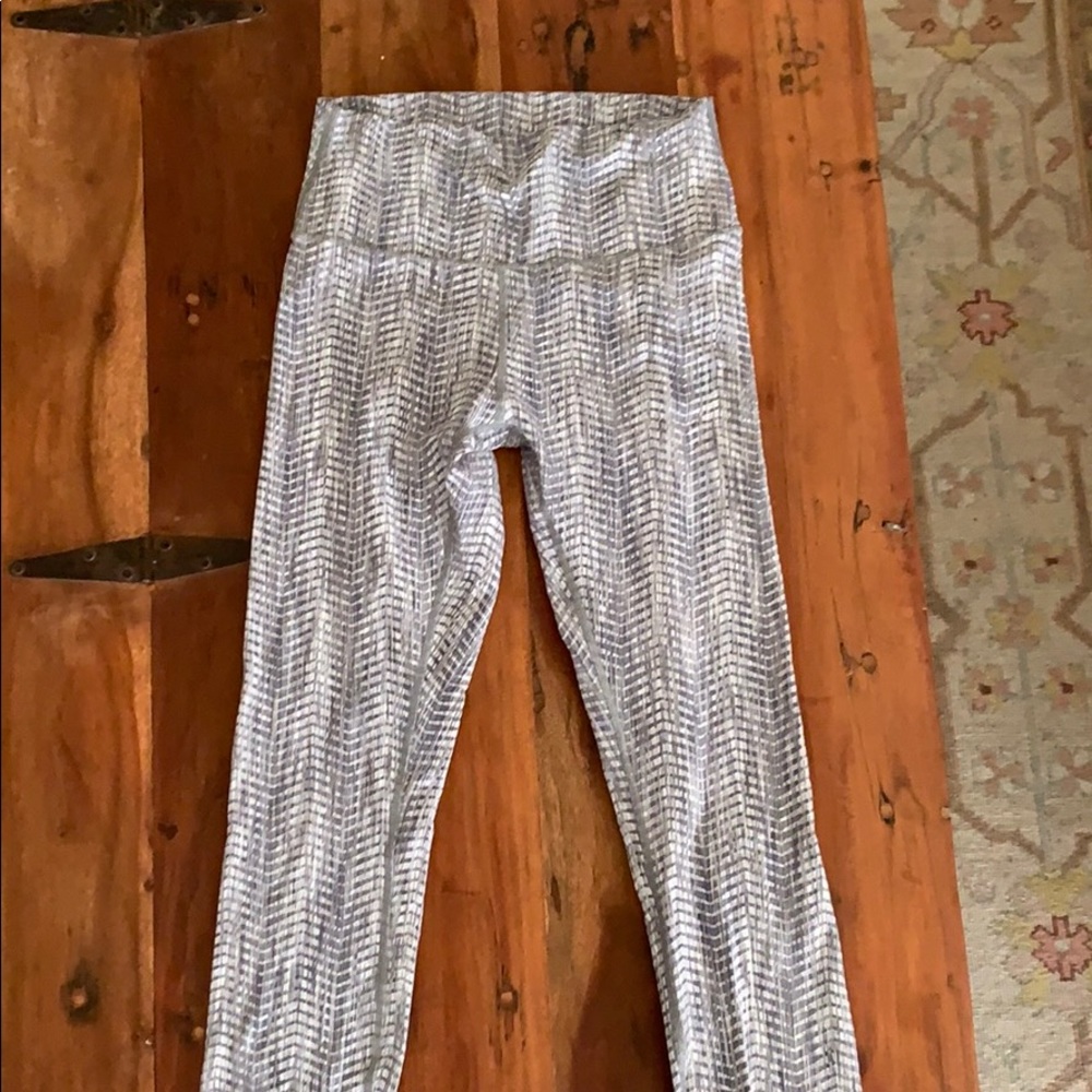 Lululemon wunder under sz 8.